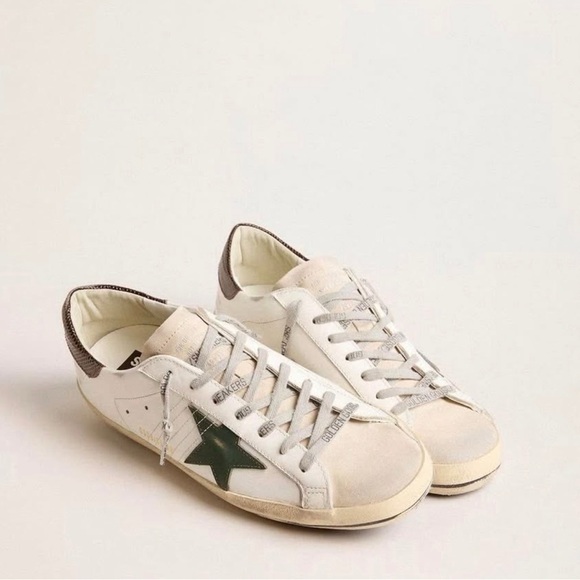 GOLDEN GOOSE SNEAKERS - Men’s Super-Star / White Leather / Green star